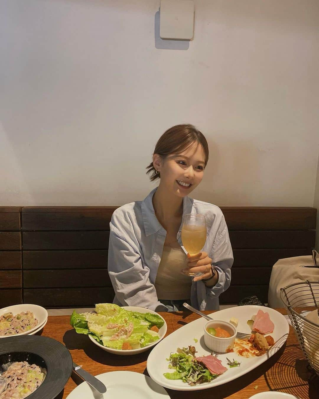 ᴱᴸᵞさんのインスタグラム写真 - (ᴱᴸᵞInstagram)「lunch 🍽️🍃✨  予約無しでGW中に行くという 無謀なことをしたけど、 ベーカリーがあったりお野菜売ってたり 待ってる間も楽しかったな ♡  お料理も美味しかったので 少し遠いけどまた行きたい...🕊️ 最後に食べたラム肉が絶品でした◎」5月7日 20時25分 - diary___ely