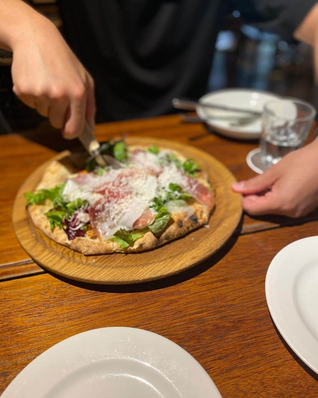 ᴱᴸᵞさんのインスタグラム写真 - (ᴱᴸᵞInstagram)「lunch 🍽️🍃✨  予約無しでGW中に行くという 無謀なことをしたけど、 ベーカリーがあったりお野菜売ってたり 待ってる間も楽しかったな ♡  お料理も美味しかったので 少し遠いけどまた行きたい...🕊️ 最後に食べたラム肉が絶品でした◎」5月7日 20時25分 - diary___ely