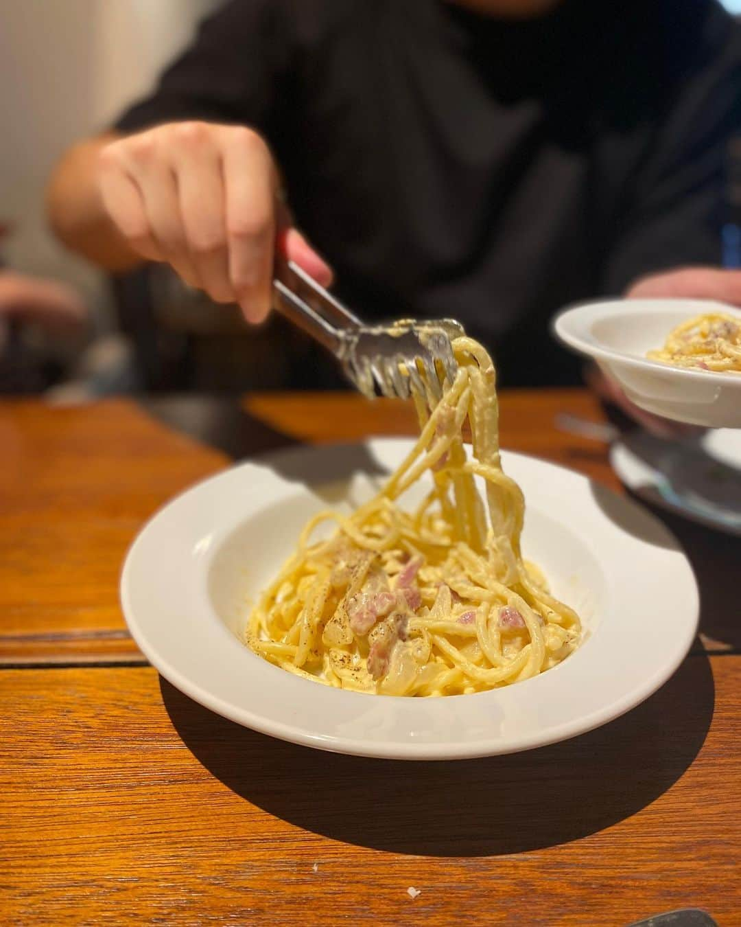 ᴱᴸᵞさんのインスタグラム写真 - (ᴱᴸᵞInstagram)「lunch 🍽️🍃✨  予約無しでGW中に行くという 無謀なことをしたけど、 ベーカリーがあったりお野菜売ってたり 待ってる間も楽しかったな ♡  お料理も美味しかったので 少し遠いけどまた行きたい...🕊️ 最後に食べたラム肉が絶品でした◎」5月7日 20時25分 - diary___ely