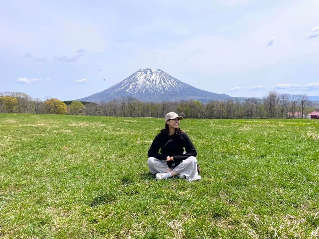 近江谷杏菜さんのインスタグラム写真 - (近江谷杏菜Instagram)「GWの思い出🏔  幼なじみのきーちゃんと、 ゆったりゆっくり羊蹄山と温泉の旅🚃  #目覚めは鳥のさえずり #どこから見ても大きい羊蹄山 #お風呂は夕夜朝３回♨ #明日からまた頑張ろう」5月7日 20時33分 - annaohmiya12