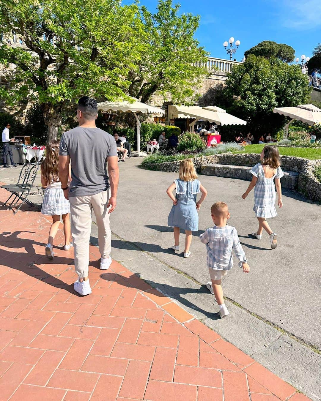 ラダメル・ファルカオさんのインスタグラム写真 - (ラダメル・ファルカオInstagram)「Capturando momentos ❤️ #family #alwaystogether #Godisgoodallthetime #thankyouGod #Italy #love #enjoyeverymoment」5月7日 20時26分 - falcao