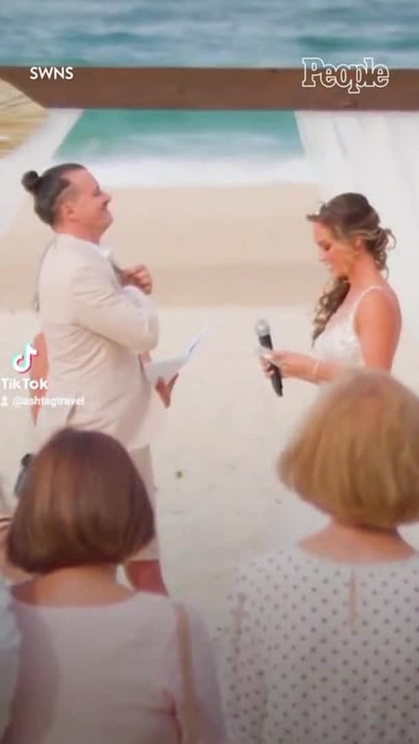 のインスタグラム：「This bride delivers her vows in an unforgettable way! 🎶」