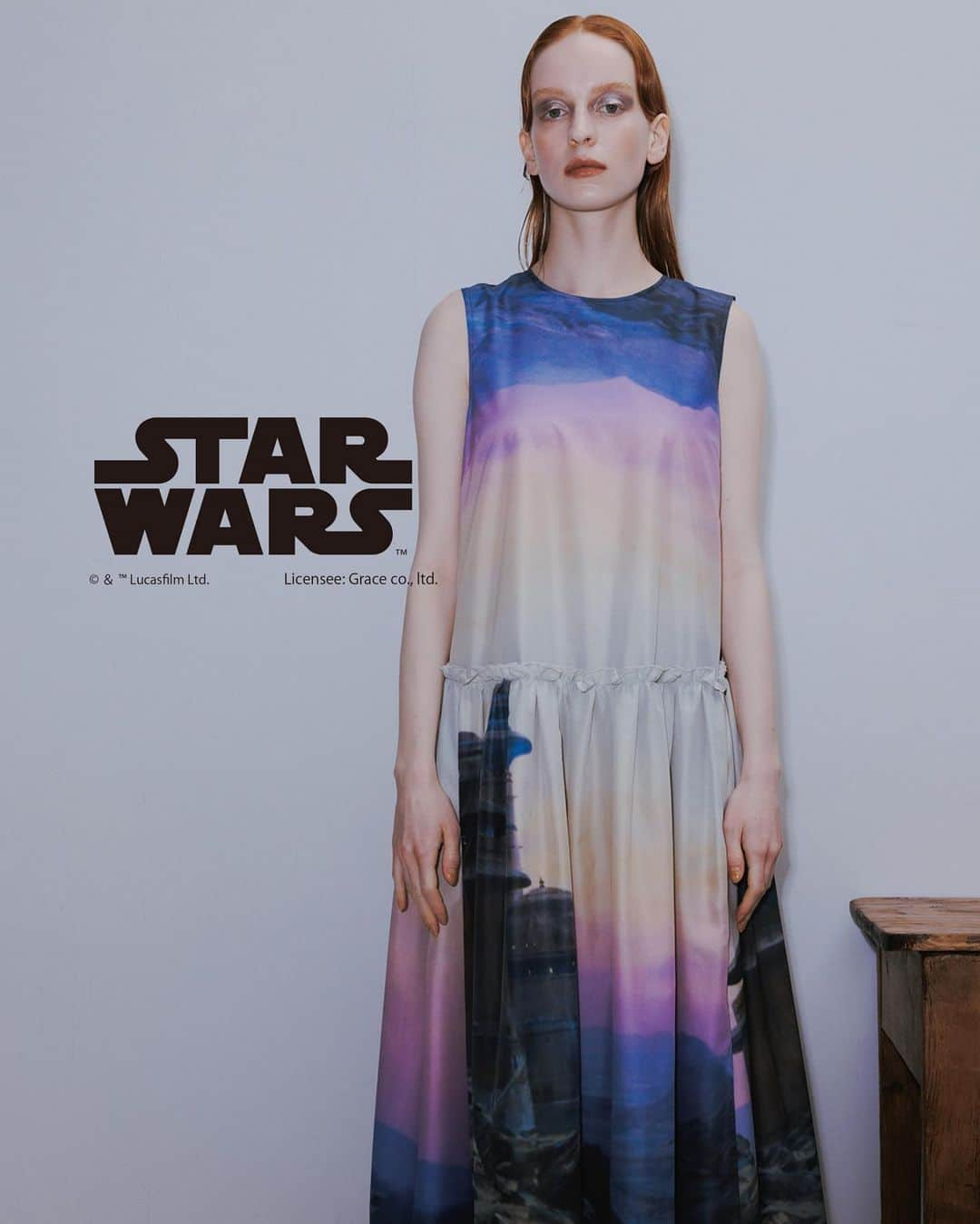 LANVIN_en_Bleu_OFFICIALさんのインスタグラム写真 - (LANVIN_en_Bleu_OFFICIALInstagram)「. 【Now on sale】 Dress ¥42,900(tax in)  【STAR WARS】 のワンシーンを日本のプリント技術で精巧に表現し、旬なシルエットに落とし込んだワンピース。 ローウエストの切り替えは、タックとギャザーをミックスすることで分量感がありながら広がりすぎない作りに。  　　　　　　　　　　　　　　　　　　　　　　　　　　　　　　　　　　　　#STARWARS#LanvinenBleuSTARWARScollection#STARWARSDAY#lanvinenbleu#スターウォーズ#スターウォーズグッズ#ランバンオンブルー」5月7日 20時31分 - lanvin_en_bleu_womens