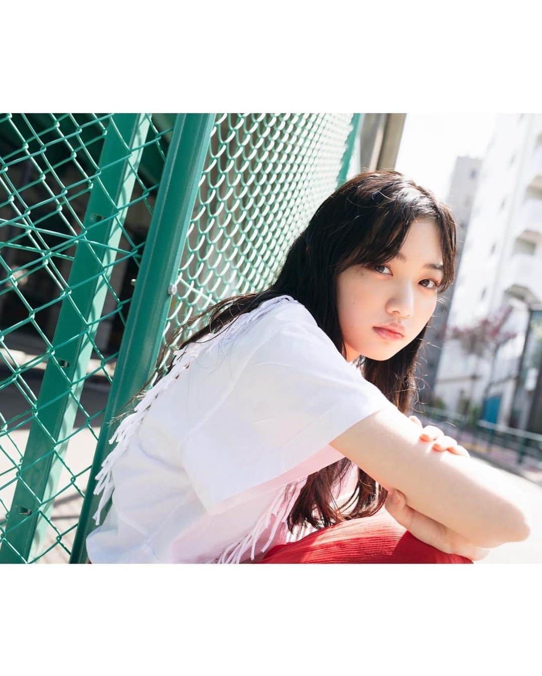 増井湖々のインスタグラム：「. GWいかがお過ごしでしたか？ 私は映画を観に行ったり、家でゆっくり過ごしました😽  photographer @satoshi_nozaki_  hairmake @koba_jun333」