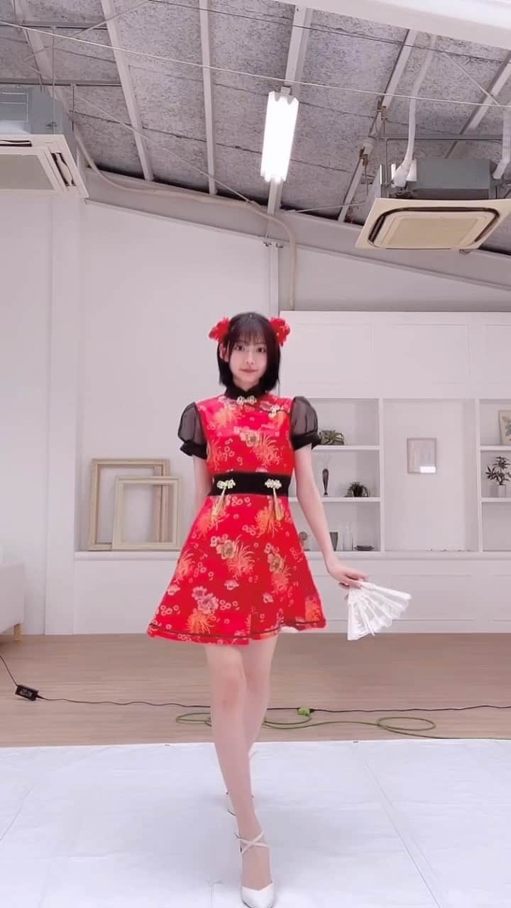 八伏紗世さんのインスタグラム動画 - (八伏紗世Instagram)「チャイナ衣装でウォーキング ️‍🔥 GW最終日 会いに来てくれた皆さん ...