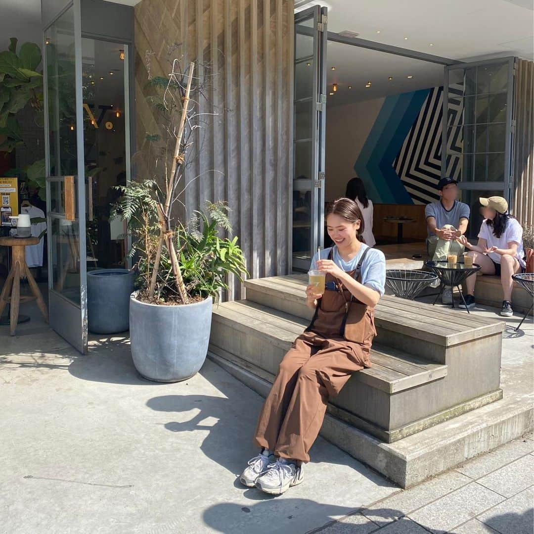 井村亜里香さんのインスタグラム写真 - (井村亜里香Instagram)「SUIと過ごした幸せGW🌳🍃 人見知りが激しくて東京から帰る飛行機で CAさんが嫌でギャン泣き🥹それもいい思い出🥹🤝  #kamakura#aomori#gw #鎌倉#青森#1歳9ヶ月 #女の子ママ#人見知り #八景島シーパラダイス」5月7日 20時40分 - arika_imura