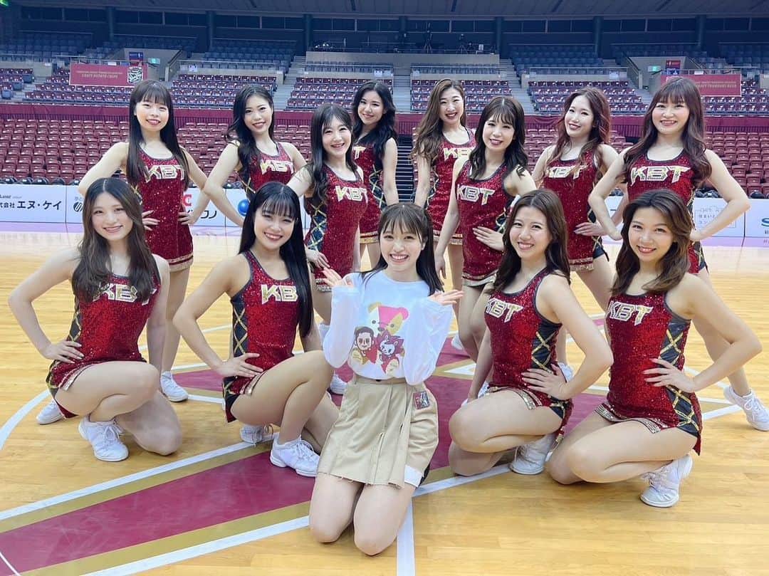 村島未悠のインスタグラム：「2022-23 レギュラーシーズン⚡︎ ありがとうございました🏀  とどろきアリーナの華✨ IRISさんと写真を撮ってもらいました☺️📷  CSもIRISさん達と一緒に 盛り上げるように頑張ります🔥 来週もとどろきアリーナで 会いましょう😊 #川崎ブレイブサンダース」