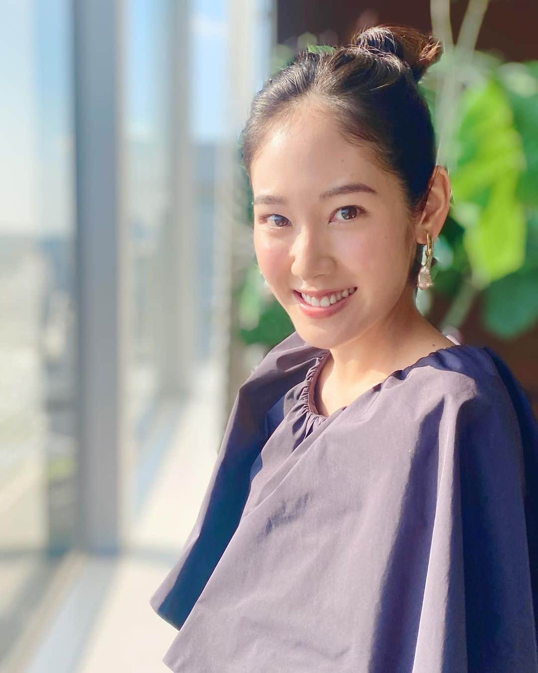 のインスタグラム：「🌱💛  みなさま、たくさんのお祝いのメッセージをいただいて ありがとうございました♡ おかげさまで私も子どもも元気に過ごしています♪  そして！ 今日で30歳を迎えました🎂💕 これからも、前を向いてしっかり毎日を生きていこうと思います！✨☺️笑」