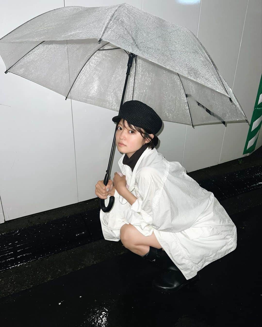 小林涼子のインスタグラム：「. さよなら連休☂️  急に寒いから 皆さま、5月病に気をつけて 無理せずマイペースにいきませう🙌🏻  #gw #gwも仕事 #さよなら連休」