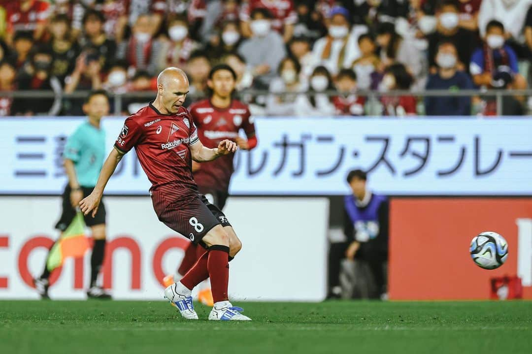 アンドレス・イニエスタさんのインスタグラム写真 - (アンドレス・イニエスタInstagram)「Victoria delante de nuestra gente. Gracias por el apoyo incondicional siempre de nuestra afición. Vamos @visselkobe!  皆さんの前で勝利！サポーターの皆さんいつも応援ありがとうございます！バモス、ヴィッセル神戸！」5月7日 20時46分 - andresiniesta8