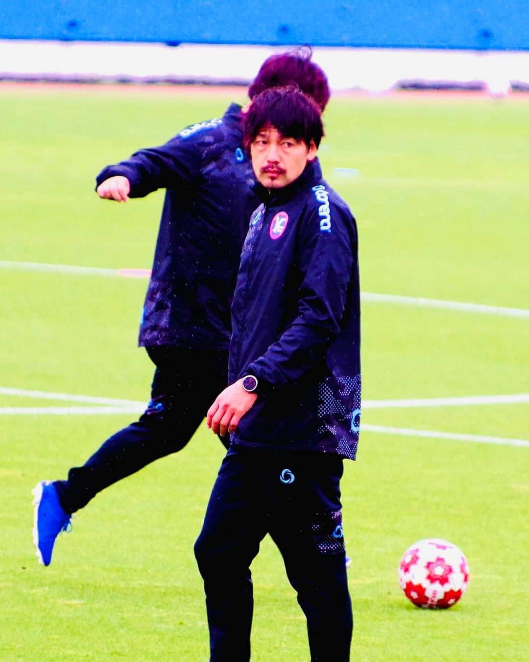 松井大輔のインスタグラム：「天皇杯　コーチとして vs相模原  リーグ戦は勝ちますよ！  #天皇杯 #j3 #サッカー #soccer #yokohama #style #coach」