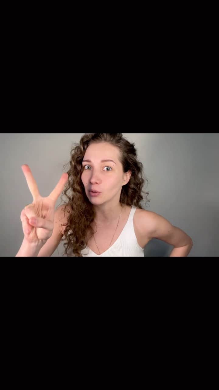 ウリアナ・ドンスコワのインスタグラム：「сейчас у @ekaterina_sirotina_official проходит конкурс 🌟   вот и я приняла участие 😅   P.S. в какой момент из уха вылетел наушник, заметили ?😜」