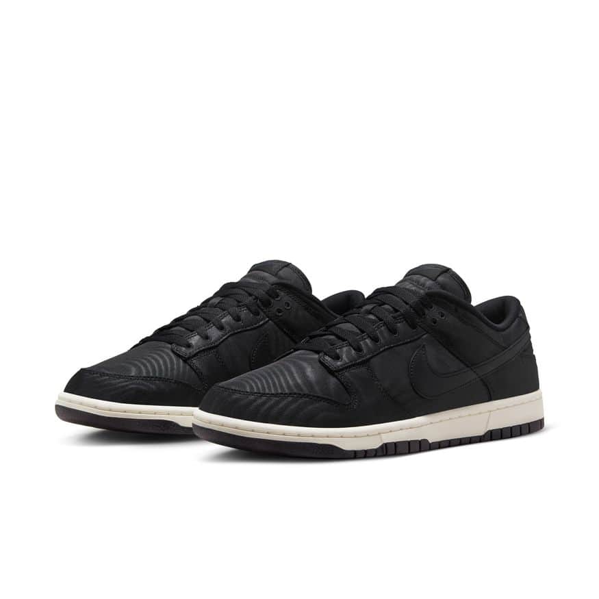 のインスタグラム：「・ 【5/7 Release】  NIKE DUNK LOW RETRO PRM DV7211-001 ￥14,300  ＊お一人様1点までとさせて頂きます。 ＊お電話や店頭でのお取り置きなどは承れませんので予めご了承ください。  【オンライン販売】  5/9　ABC-MART GRAND STAGE ONLINE STOR  https://gs.abc-mart.net/calendar/?utm_source=FB&utm_medium=social&utm_campaign=DV7211-001  #abcmart #abcマート #ABCGS #NIKE #ナイキ #dunk #ダンク #sneakers #sneakernews」