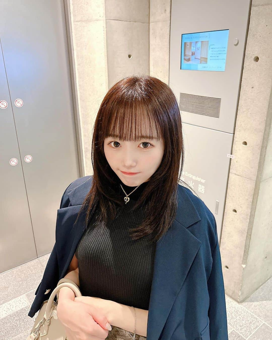 小日向夏実さんのインスタグラム写真 - (小日向夏実Instagram)「💇‍♀️🎶  大人ぽくなったって言ってもらえること増えた！！お仕事終わりに美容室行けた日！  #ヘアカラー #トリートメント #ストレートヘア #渋谷 #表参道 #春コーデ #オフィスコーデ #低身長コーデ #japanesegirl #followｍe #いいね歓迎」5月7日 21時00分 - _butamenchan_