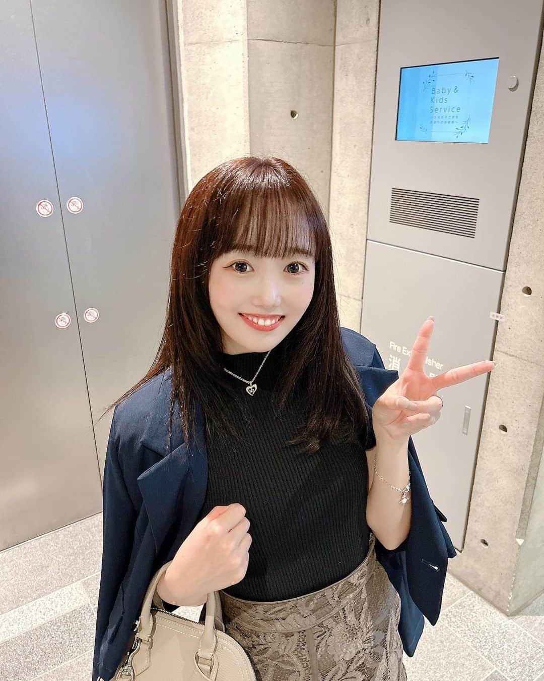 小日向夏実さんのインスタグラム写真 - (小日向夏実Instagram)「💇‍♀️🎶  大人ぽくなったって言ってもらえること増えた！！お仕事終わりに美容室行けた日！  #ヘアカラー #トリートメント #ストレートヘア #渋谷 #表参道 #春コーデ #オフィスコーデ #低身長コーデ #japanesegirl #followｍe #いいね歓迎」5月7日 21時00分 - _butamenchan_