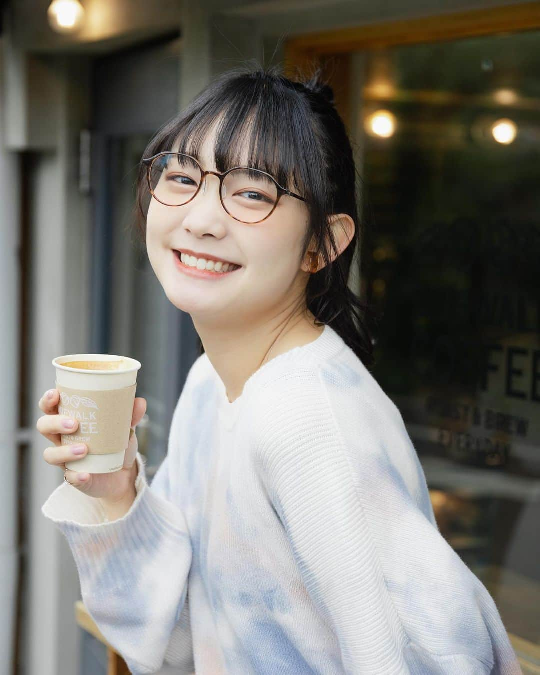 雪見みとさんのインスタグラム写真 - (雪見みとInstagram)「朝ごはんはパンとコーヒーに限るよね☕️  この日は朝から人気のドーナツとカフェオレ買って写真撮りながらお散歩した📸  いい朝活！  photo @sayaseto_」5月7日 20時54分 - yukimi_mito