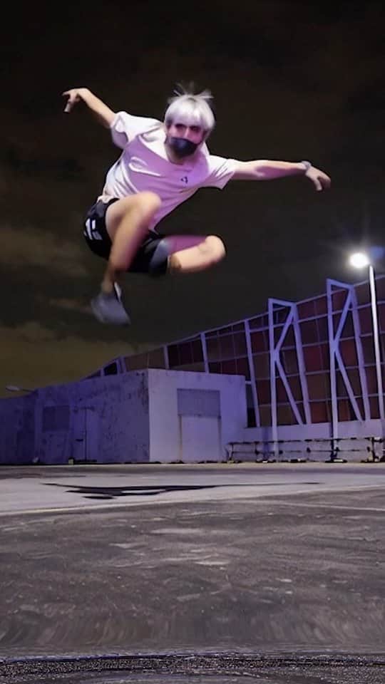 蔡常勇のインスタグラム：「那天不小心一跳就跳到宇宙了  #deforumstablediffusion #transition #animation」