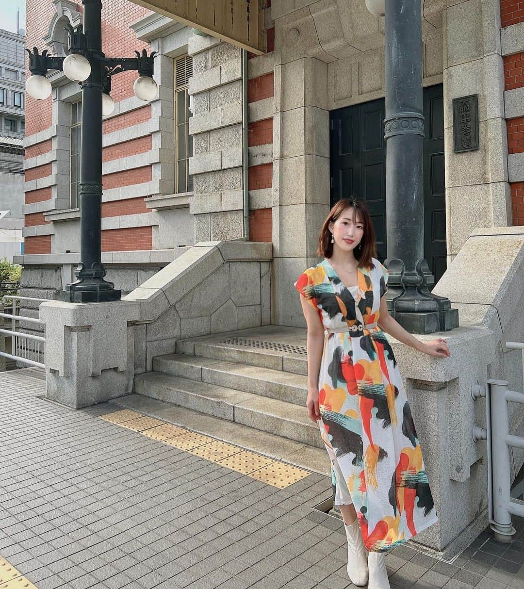 近藤夏奈のインスタグラム：「⁡ ⁡ 1ヶ月程前に、ばっさりカット💇‍♀️ ショートボブくらいにしたつもりだけど 気づいたらもうミディアムくらいになってる😳笑 ⁡ . ⁡ 産後4ヶ月...そろそろダイエットも始めよかなと 思いつつ、毎日ご飯がおいしすぎる🥹😮‍💨🤍笑 特に妊娠中我慢してた、お刺身とお寿司を 食べられるのが幸せ🍣笑 ⁡ 授乳中だし、ご飯はおいしく栄養あるもの食べて 👶🏻とのお散歩で、少しずつ体動かそ〜🚶‍♀️💕 ⁡ . . ⁡」