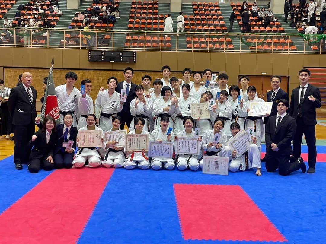 荒賀龍太郎のインスタグラム：「全関西学生選手権大会🥋 今年度の大会がスタートしました！ 3年ぶりの有観客。沢山の応援に応えれるよう今年一年頑張っていこう。  次は西日本団体戦🥇  #京都産業大学#空手道部#全関西#選手権#有観客試合」