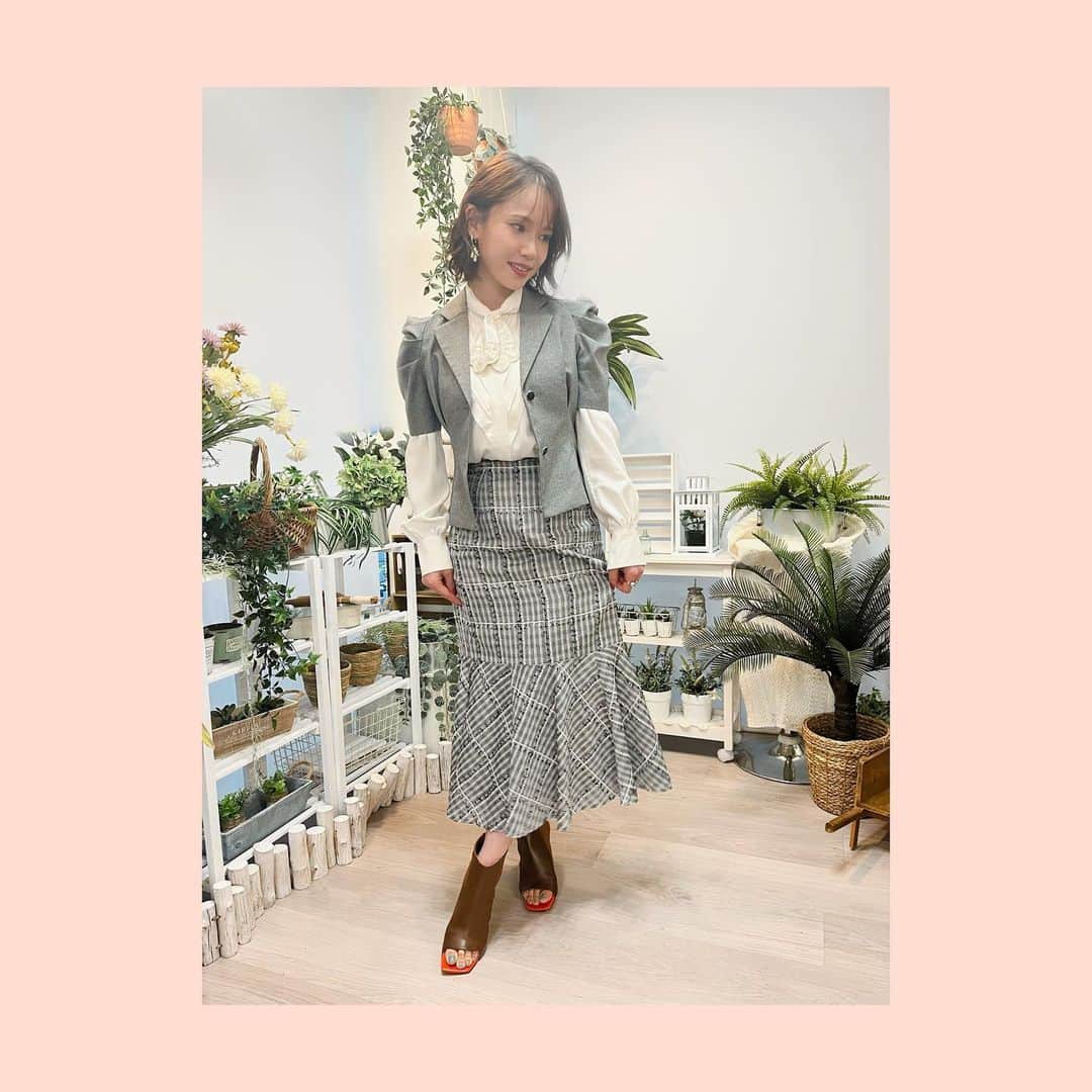 ソニンのインスタグラム：「． AbemaTV 「ななにー」生配信ありがとうございました！！  ここ最近の#ファクトリーガールズ　宣伝でお邪魔した番組イベント出演時お写真を。 こんなの着てましたー👗  #ななにー #日比谷フェスティバル #ゼロイチ #すべてアーカイブや見逃し配信あります  今後出演📺 5/9 よる10時 ドラマNHK「育休刑事」 5/14よる7時 フジ系列「オールスター合唱バトル」審査員 5/22 4:15 NHK「はやウタ」歌披露」