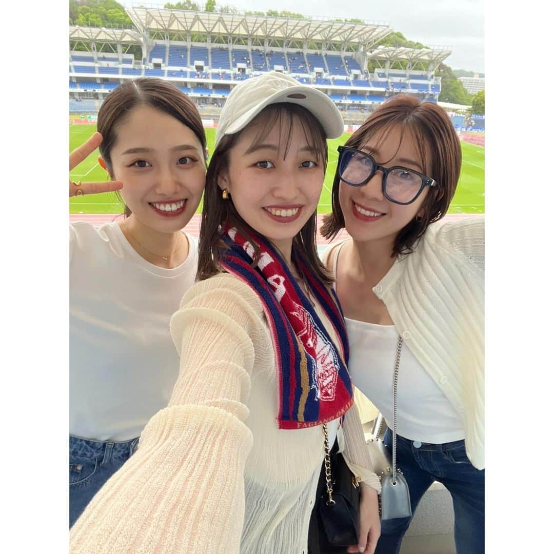 藤江萌さんのインスタグラム写真 - (藤江萌Instagram)「お姉はん達に連れてってもろた⚽️ いっぱい写真撮ってくれたから放出します！笑  ちこさんのチームを観戦してきました！！ 楽しかったぁありがとう☺︎  tops : @zara  jeans : @shein  earrings : @ete_official  necklace : @cartier  rings : @joueteofficial   そして明日の20:00-！！ SPOTV NOW「Monday Night Brighton」生放送です⚽️  マンチェスター・ユナイテッド戦🔥 お楽しみに✌︎  #サッカー #サッカー観戦 #プレミアリーグ #ブライトン #マンチェスターユナイテッド #jリーグ #コーデ #プチプラコーデ #shein購入品 #sheinコーデ #zaraコーデ #藤江萌 #football #premierleague #brighton #manchesterunited #japanesegirl #shein #zara #ete #jouete #cartier #vlog」5月7日 21時10分 - fujie_moe_official