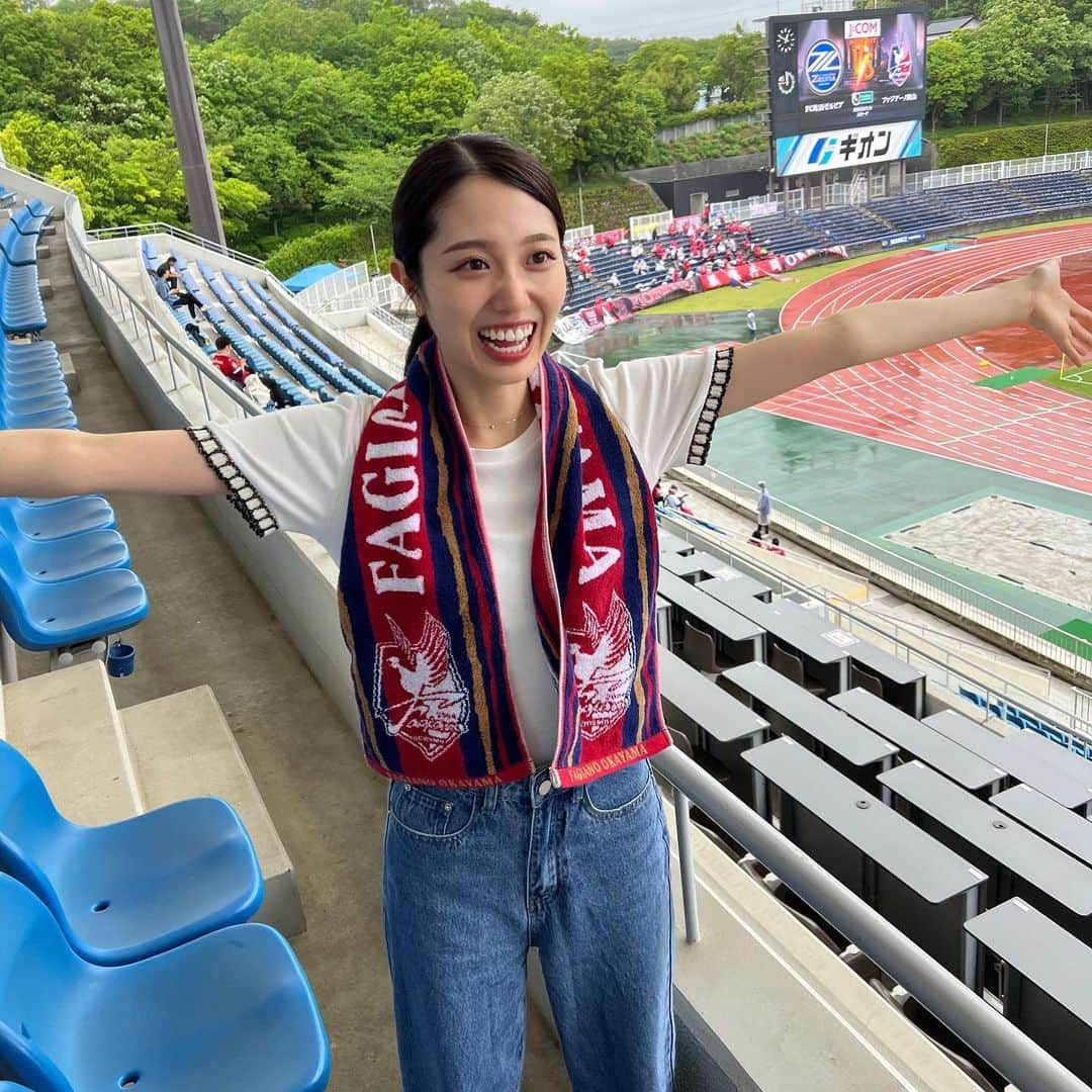 藤江萌さんのインスタグラム写真 - (藤江萌Instagram)「お姉はん達に連れてってもろた⚽️ いっぱい写真撮ってくれたから放出します！笑  ちこさんのチームを観戦してきました！！ 楽しかったぁありがとう☺︎  tops : @zara  jeans : @shein  earrings : @ete_official  necklace : @cartier  rings : @joueteofficial   そして明日の20:00-！！ SPOTV NOW「Monday Night Brighton」生放送です⚽️  マンチェスター・ユナイテッド戦🔥 お楽しみに✌︎  #サッカー #サッカー観戦 #プレミアリーグ #ブライトン #マンチェスターユナイテッド #jリーグ #コーデ #プチプラコーデ #shein購入品 #sheinコーデ #zaraコーデ #藤江萌 #football #premierleague #brighton #manchesterunited #japanesegirl #shein #zara #ete #jouete #cartier #vlog」5月7日 21時10分 - fujie_moe_official