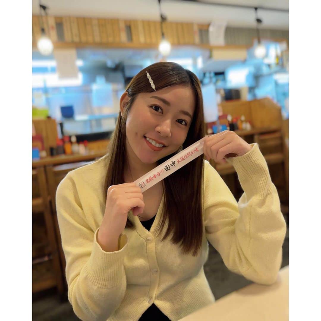 のインスタグラム：「久しぶりの外食🍽️ 東京で初めての串カツ田中‼︎ 美味しかった🤤 推しはレンコン💛 大阪もまた行きたいな〜‼︎ . カーディガンの商品タグ🏷️ コットンキャンディーカーディガン・p516195」