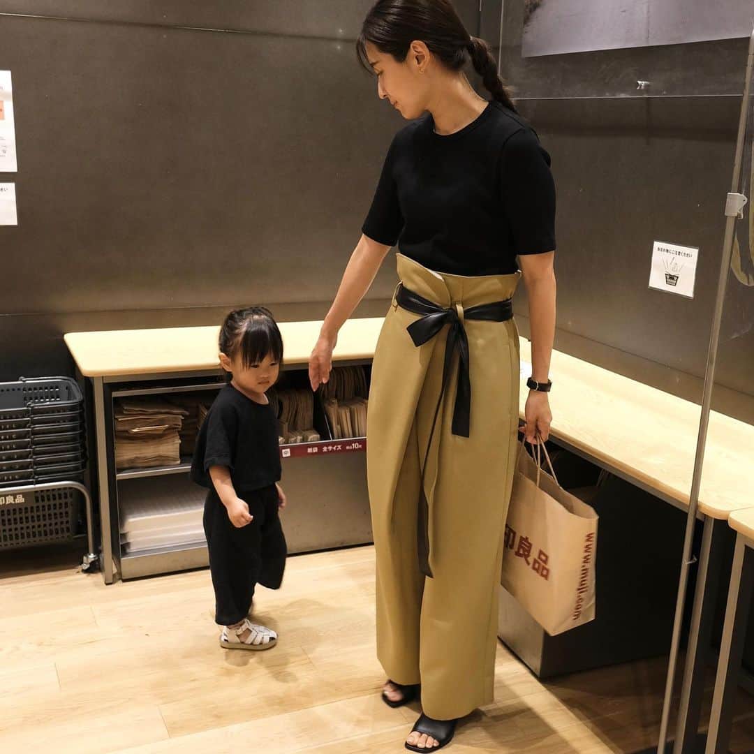 Hiromi Ｍaedaのインスタグラム：「GW最終日 ブラブラお買い物したり映画を観たり🎬  この連休でコナンとマリオを制覇🤭  tops @uniqlo #uniqlo pants @frey__jp #frey_jp」