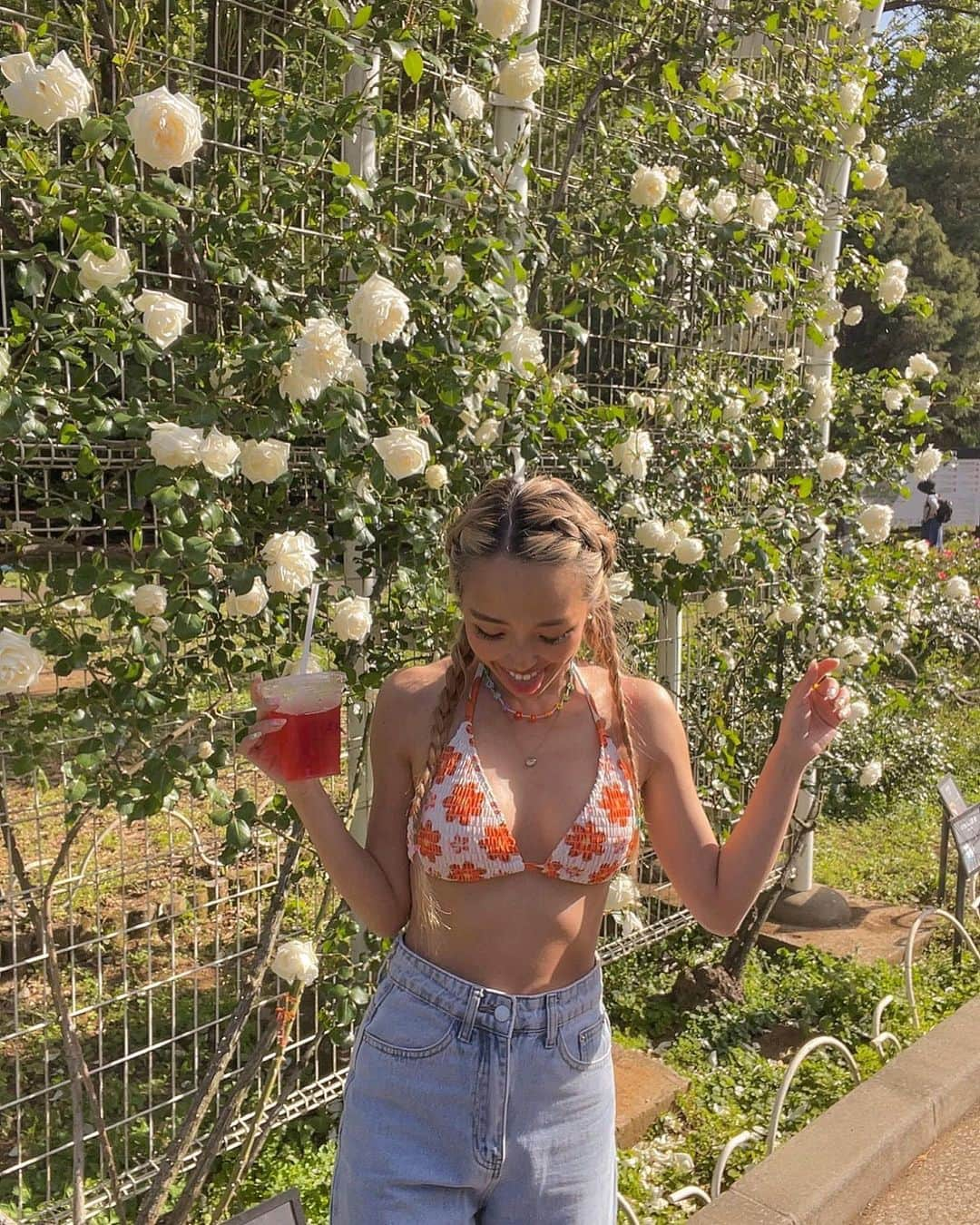 ユミ さんのインスタグラム写真 - (ユミ Instagram)「bikini tops @___amandaofficial 🌙🌼🧡❤️  Big flower print可愛い🧡 ピクニックにも合う合う🌳🧺  #bikini#park#Picnik」5月7日 21時23分 - yuminchu1029