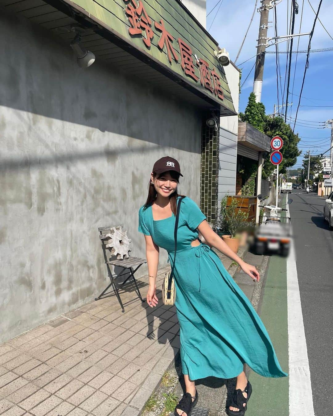 夏希リラさんのインスタグラム写真 - (夏希リラInstagram)「GWいかがお過ごしでしたか👒🌼？ 私は２連休をたっぷり楽しんだ✌️ 今年のVIVALAも楽しかったー🎸親友二人と長谷ゆったりdayも最高過ぎた🥺💓美味しいお酒飲みながら海でやる指じゃんけんww  とにかくたくさん食べてたくさん飲んでたくさん笑った✌️  #gw #vivalarock #ビバラ #ビバラロック2023 #unizonsquaregarden #befirst #クリープハイプ #ailetheshota #鎌倉 #長谷　#鈴木酒店 #由比ヶ浜 #江ノ電 #湘南」5月7日 21時24分 - rira_buu