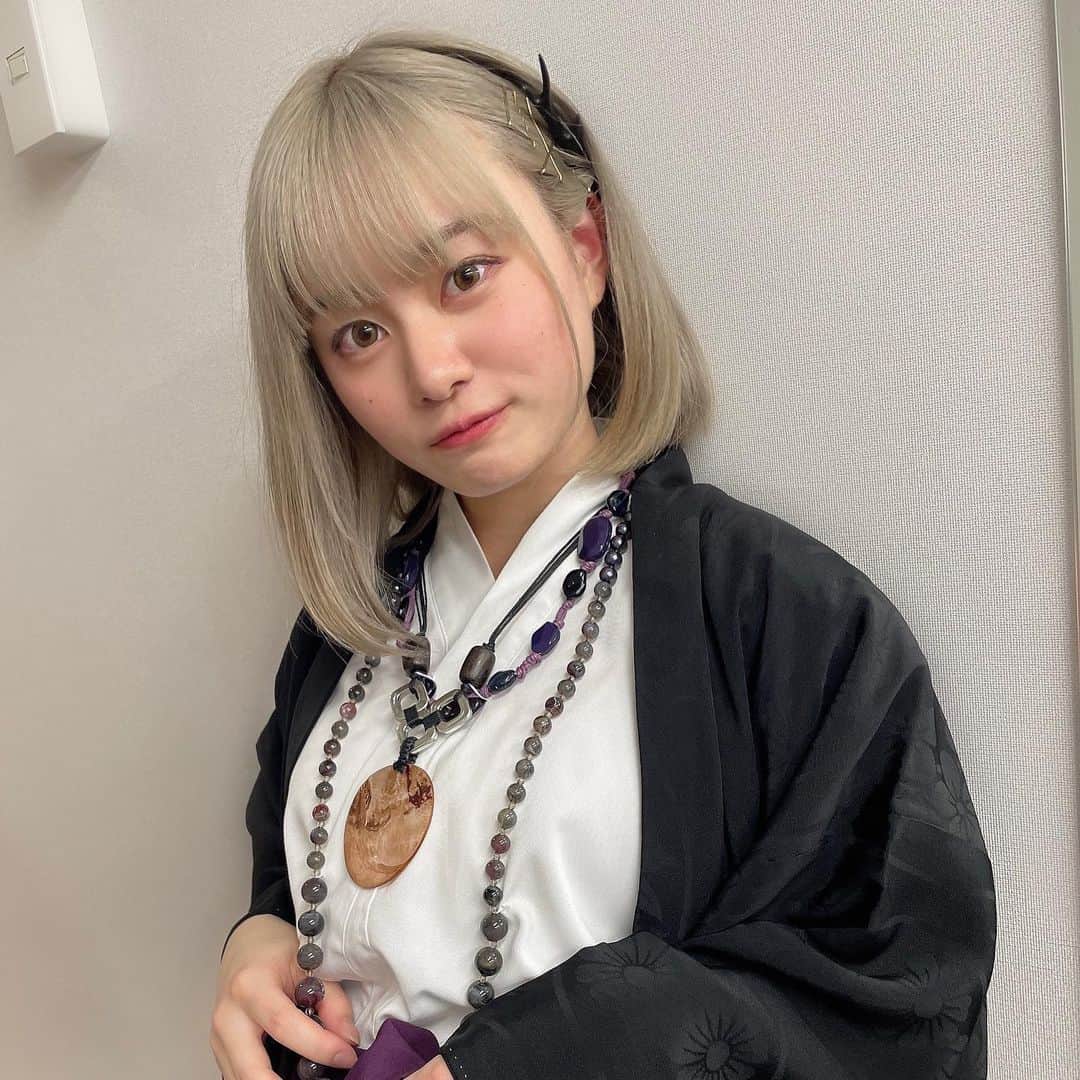 平瀬美里のインスタグラム：「5/3~7舞台『魔銃ドナー巫／かんなぎ』終演致しました⚔️ ⁡ 連日たくさんのお客様にご観劇頂いて本当に嬉しかったです、ありがとうございます。 ⁡ 忌部榊本当に難しくてセリフ一生言えねえ、、！！という感じだったのですが、これが出来たら1つ成長出来るはず！と思いながら稽古重ねてきました、 皆さんの目には榊はどう写ってたかなあ？たくさんの感想聞かせてね(T  T) ⁡ 榊が愛されるキャラクターになっていますように！！ #魔銃ドナーかんなぎ ありがとうございました💫⛩ ⁡ さぁ次は昭和にタイムトラベルでもしようかのう？ ⁡ 忌部榊 役 平瀬美里」