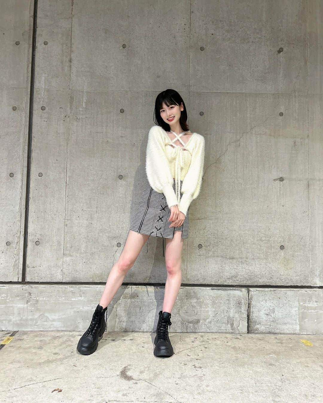 のインスタグラム：「. 昨日とはまた違う雰囲気🦨🤍  a different atmosphere from yesterday  #AKB48 #個別お話し会 #私服 #ootd #amerge」
