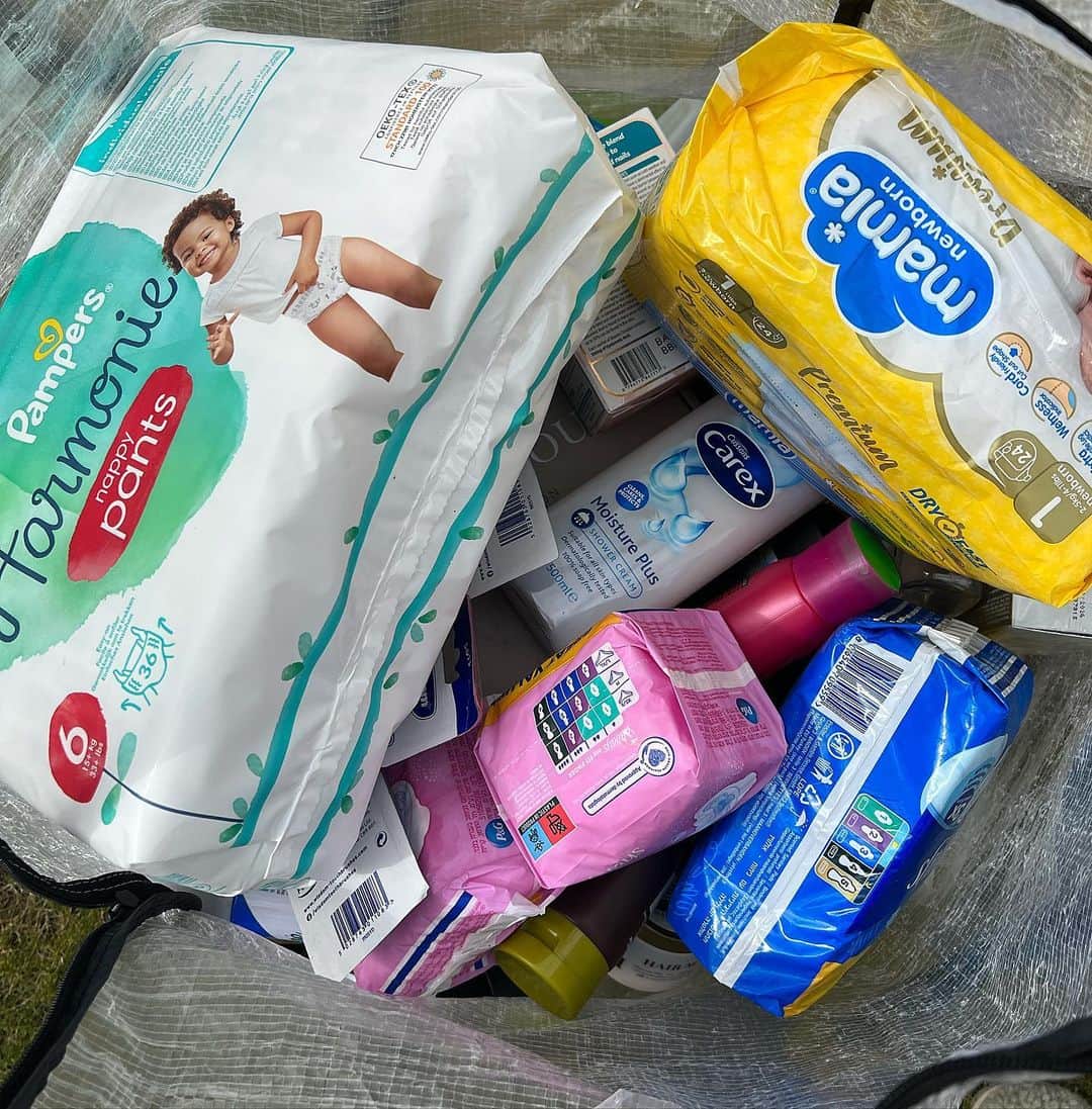 ヴィッキー・パティソンさんのインスタグラム写真 - (ヴィッキー・パティソンInstagram)「I’ve supported the hygiene bank for years, but right now it feels more important than ever that we show this charity and the invaluable service they provide some much deserved love 💛  At the beginning of the cost of living crisis, there were around 3.1 m adults going without hygiene basics. New data from InKind Direct shows this has tripled to around 9 million. A staggering figure that breaks my heart.   I can’t imagine going about my day to day life without feeling clean or having the basic feminine hygiene products needed so I could attend school. We all take so many basics for granted but can you imagine not being able to shower and put on fresh clothes? To brush your teeth? Or put nappies on your child?  Over the last couple of months, everytime I did an Amazon or Poundland shop- I added something for the hygiene bank. These donations will be distributed by The Hygiene Bank to my local food banks, schools and other places that support people living in poverty or crisis. 48kg of health and hygiene products going to those who need it the most.   It’s really easy to support your local hygiene bank just head to www.thehygienebank.com and find your nearest drop off. If you want to do more, they also have loads of volunteering opportunities as well as amazing fundraising activities coming up! I absolutely adore my love local @thehygienebank team- they’re really passionate about what they do and it's completely infectious... it makes you want to do more to help too 🥹💛  I'll put the link on my insta story for anyone hoping to find their nearest drop off point 🤍  Also, sorry if I look a little bit out of it here- we've been trying to sort this pick up for weeks but conflicting schedules and busy lives made it hard so this was literally the afternoon of my egg retrieval and I'm clearly still abit under the influence of my pain meds 🤦🏻‍♀️🥹」5月7日 21時30分 - vickypattison
