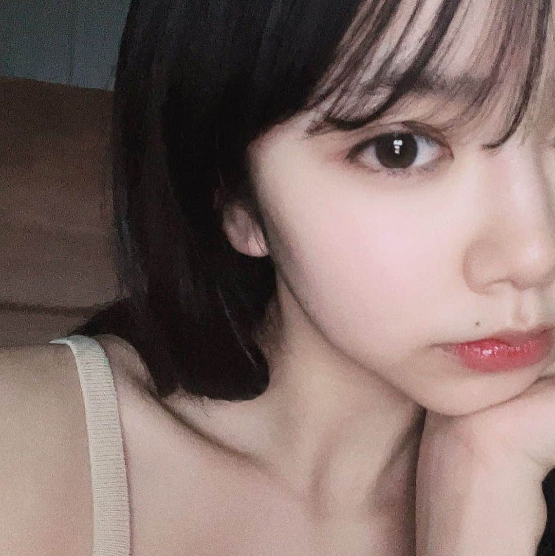 高梨優佳のインスタグラム：「゛自分を甘やかす日 ゛ があってもいいよね ( ›_‹ )  今日はそんな日 🎧 みんないつもお疲れ様 💙  明日から頑張ろうね。」