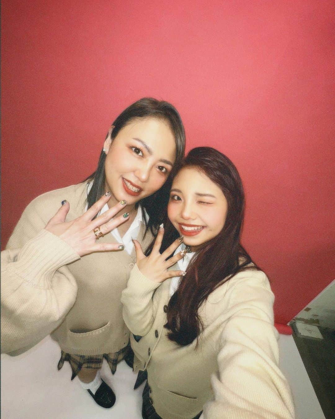 辻加純さんのインスタグラム写真 - (辻加純Instagram)「ままショット📸🤟🏼🤟🏼  ままがPopteen出たことの 反響が凄い😂😂😂😂😂💖  私ならではのいい母の日のプレゼントになりました☺️❕🌸  #きゃすみる #きゃすみるレギュモおめでとう #きゃすみるが専属になるまで #きゃすみる目指専属   #レギュラーモデル #モデル #女優 #専属 #jk #JK #jkブランド  #JK1 #ギャル#ぎゃる#gal #fjk#高校生 #Popteen    #ドレス  #jkの素敵な思い出  #blea  #fjkブランド #ヒーロー #海外ギャル #垢抜け #y2k #ヤツルギ #おはよう朝日 #ギャル #親子」5月7日 21時33分 - kyasmil_