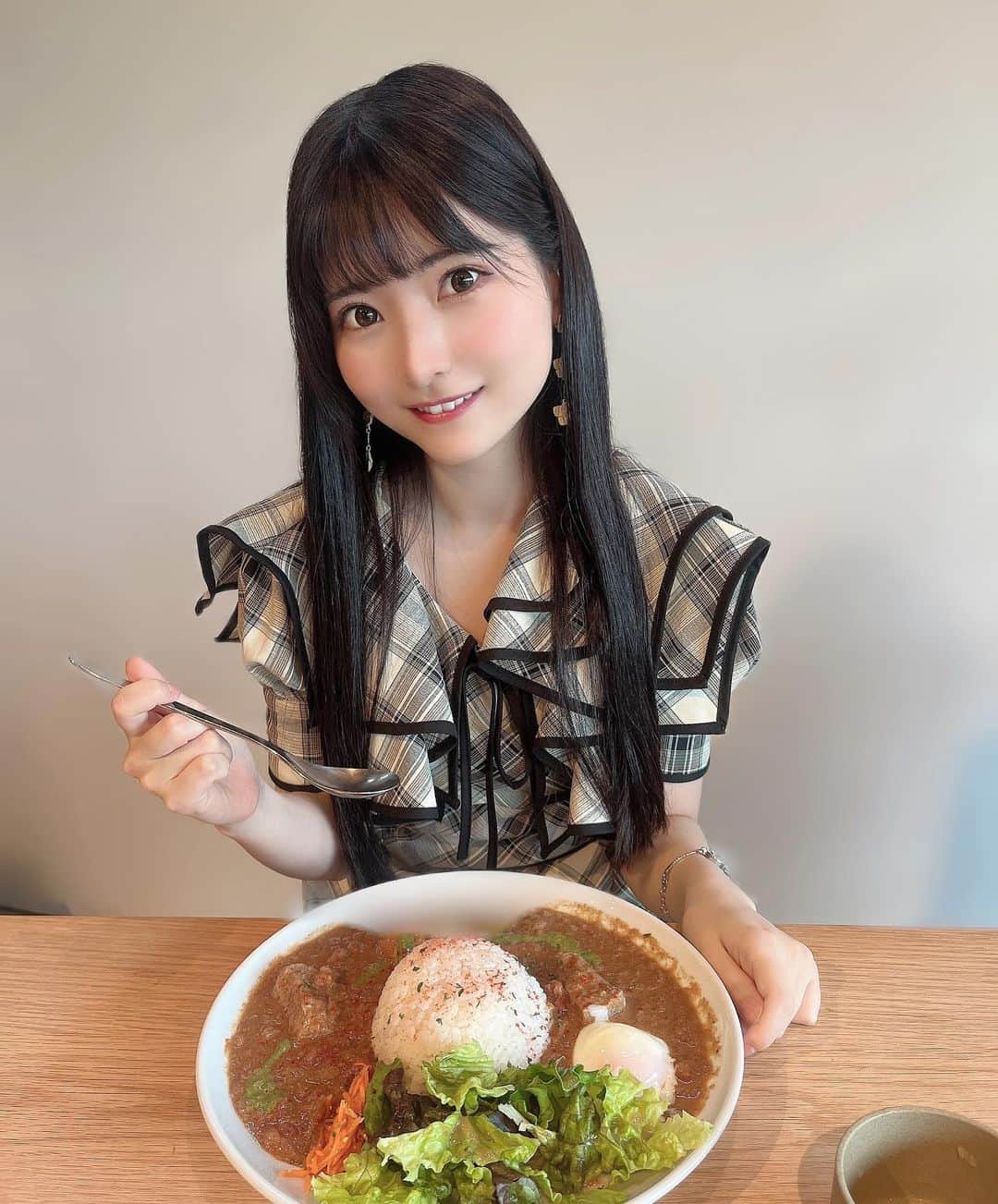 小鳥遊るいのグルメインスタ