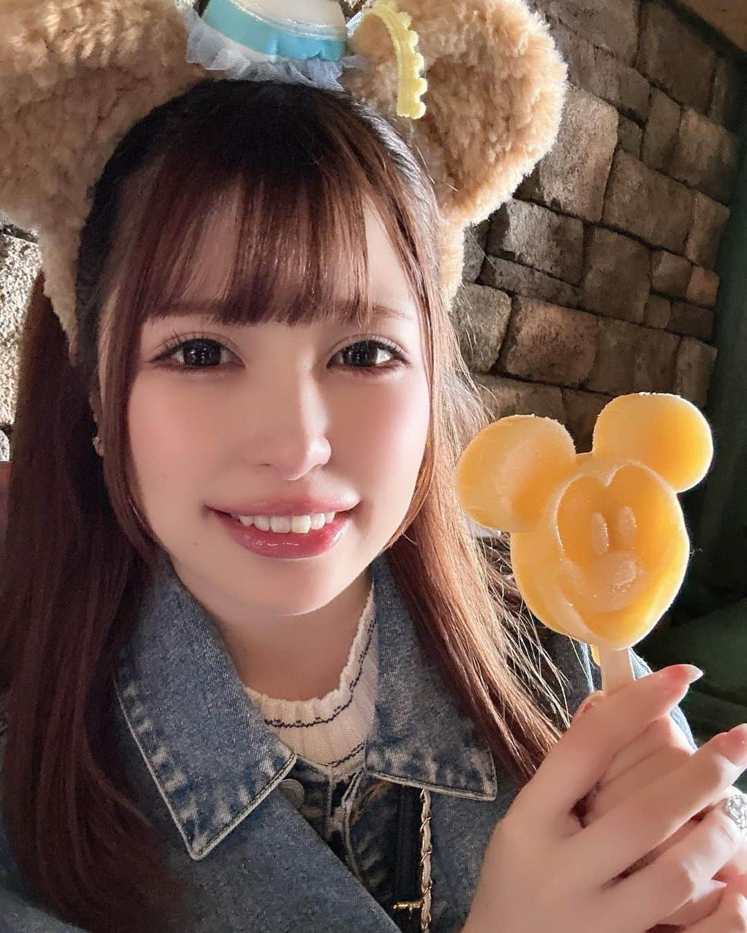 椎葉みくるさんのインスタグラム写真 - (椎葉みくるInstagram)「やっぱこれがうめぇよ。🧊  #ディズニー #ディズニーシー #40周年 #アイス #関係ない #ちなみに #知覚過敏 #撮影」5月7日 21時51分 - miu_arioka