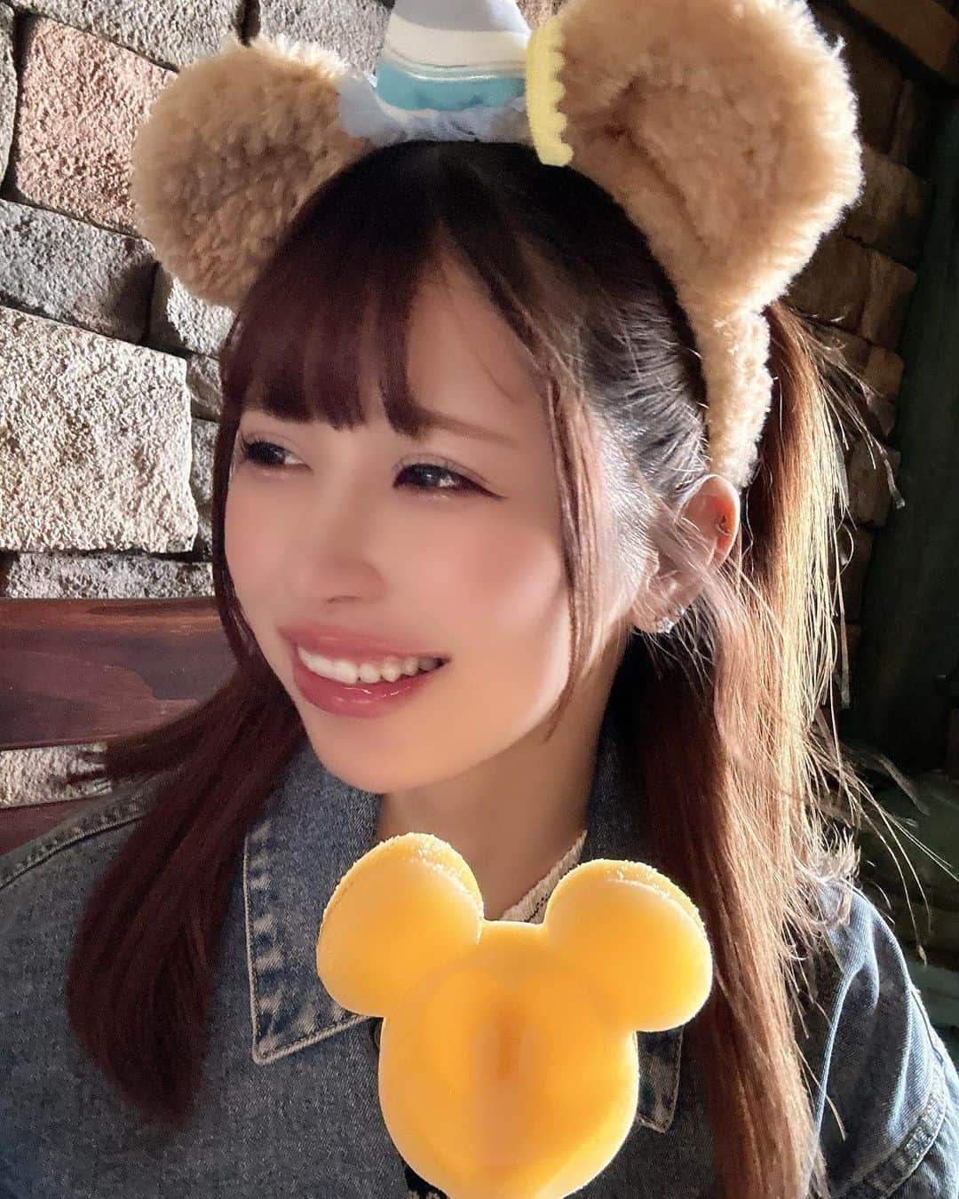 椎葉みくるのインスタグラム：「やっぱこれがうめぇよ。🧊  #ディズニー #ディズニーシー #40周年 #アイス #関係ない #ちなみに #知覚過敏 #撮影」