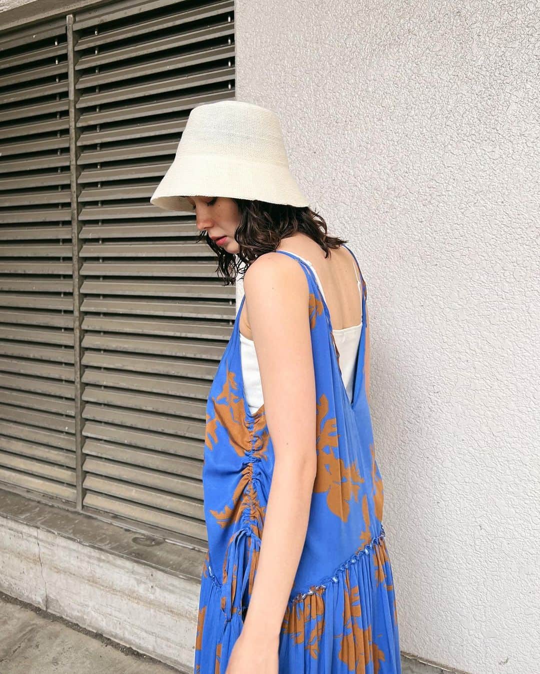 MOUSSY SNAPさんのインスタグラム写真 - (MOUSSY SNAPInstagram)「#MOUSSYSNAP @lis_a0824 173cm  ・PAINTED FLOWER DRESS(010GSH30-1040) ・CROCHET BUCKET HAT(010GST50-0700) ・STONE BEADS NECKLACE(010GST50-0710) ・LOGO STRAP BUCKET BAG(010GS750-1470) ・SHIRRING STRAP TONGS SANDALS(010GSK52-1180) 全国のMOUSSY店舗／SHEL'TTER WEBSTORE／ZOZOTOWNにて発売中。  #MOUSSY #春ワンピ #花柄ワンピ #クロシェハット #春コーデ」5月7日 21時50分 - moussysnap