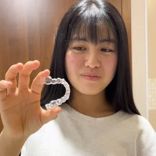 中山楓奈のインスタグラム：「インビザライン矯正のマウスピースケースはコンパクトなので海外遠征のときにも持っていってます😄  とても柔らかいのでつけてても気にならないし、通院も3か月に1回くらいなので続けやすいです😃  #インビザライン #私のインビザライン矯正記録 #歯列矯正 #歯科矯正  #invisalign @invisalign @invisalignjapan」