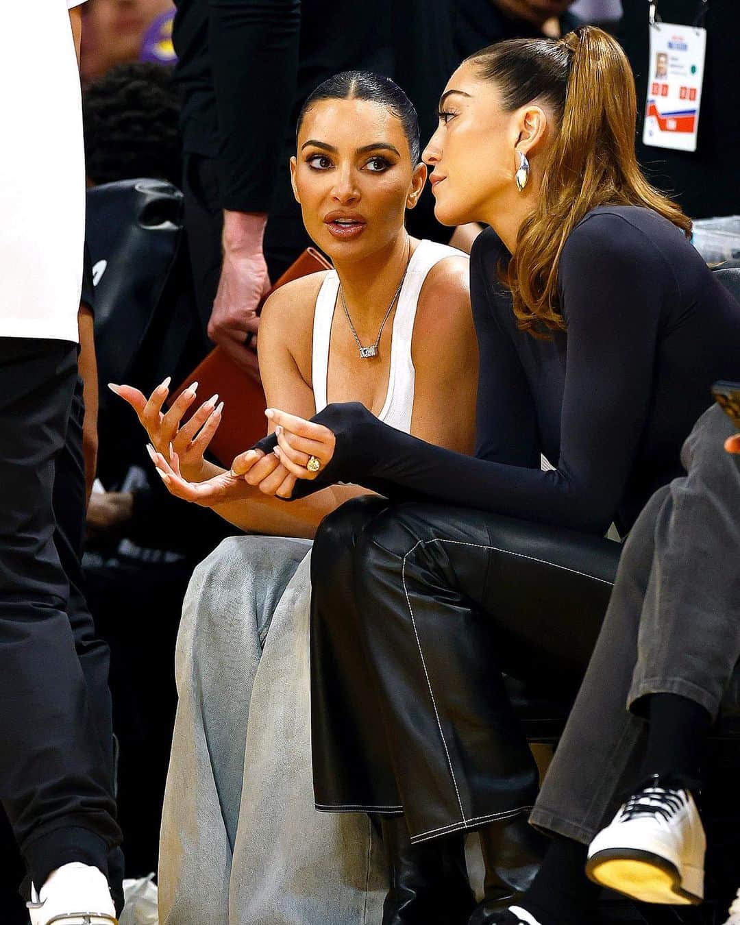 のインスタグラム：「Kim Kardashian, Nia Long, Adele and Leonardo DiCaprio are just some of the celebs who sat courtside at the Lakers playoff game over the weekend. Tap this picture in the LINK IN BIO to see who else attended! #KimKardashian #Adele #LeonardoDiCaprio Photos: Getty」