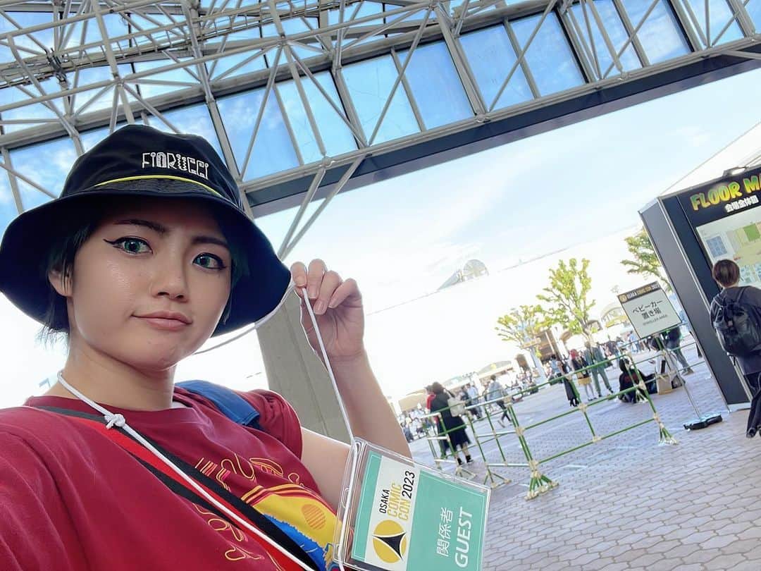  才原茉莉乃さんのインスタグラム写真 - ( 才原茉莉乃Instagram)「#大阪コミコン2023  5/5(金)の1日目は、 メインステージにて #アメコミリーグ さんと #関根ささら さんと、#長澤茉里奈 さんと アメコミについて語らせていただきました！  安定の#squirrelgirl コスプレで🐿️  初の#大阪コミコン に出演できて嬉しかった！ だって、初のアメコミ関連お仕事ってまだ何者でもない時に出演させて頂いた 「アメコミnight」でした。  あれから10年。 10年越しに、アメコミ関連のお仕事を関西でできて、感動です。  C.B.セブルスキーさんにもまた会えた！ 嬉しい☺️✨ お優しいのです。  あと、#マイケルルーカー さんが素敵すぎたエピソードあります。 やばかったです。  観にきて下さった皆様ありがとうございました！  また #東京コミコン2023  出演できますように✨  #marvel #dccomics#アメコミ #マーベル #mcu #スクイレルガール」5月7日 21時55分 - saihara_0120