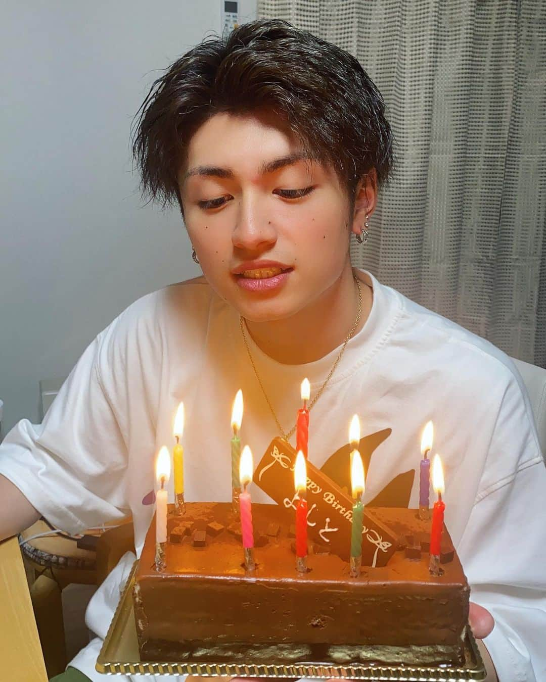 野口義斗さんのインスタグラム写真 - (野口義斗Instagram)「. 19歳の誕生日を迎えました🎂✨ あっという間に歳をとって行って、焦りも感じてるけど、これから先のことを考えると楽しみでもあります！  今までたくさんの方が応援してくれて、本当に感謝しています！ これからも、全力で頑張っていきますので優しく見守って頂けると嬉しいです😊  よろしくお願いします🤲  #誕生日#19歳#はっぴーばーすでー#avex#avexartistacademy」5月7日 21時56分 - yoshitooooo_0507