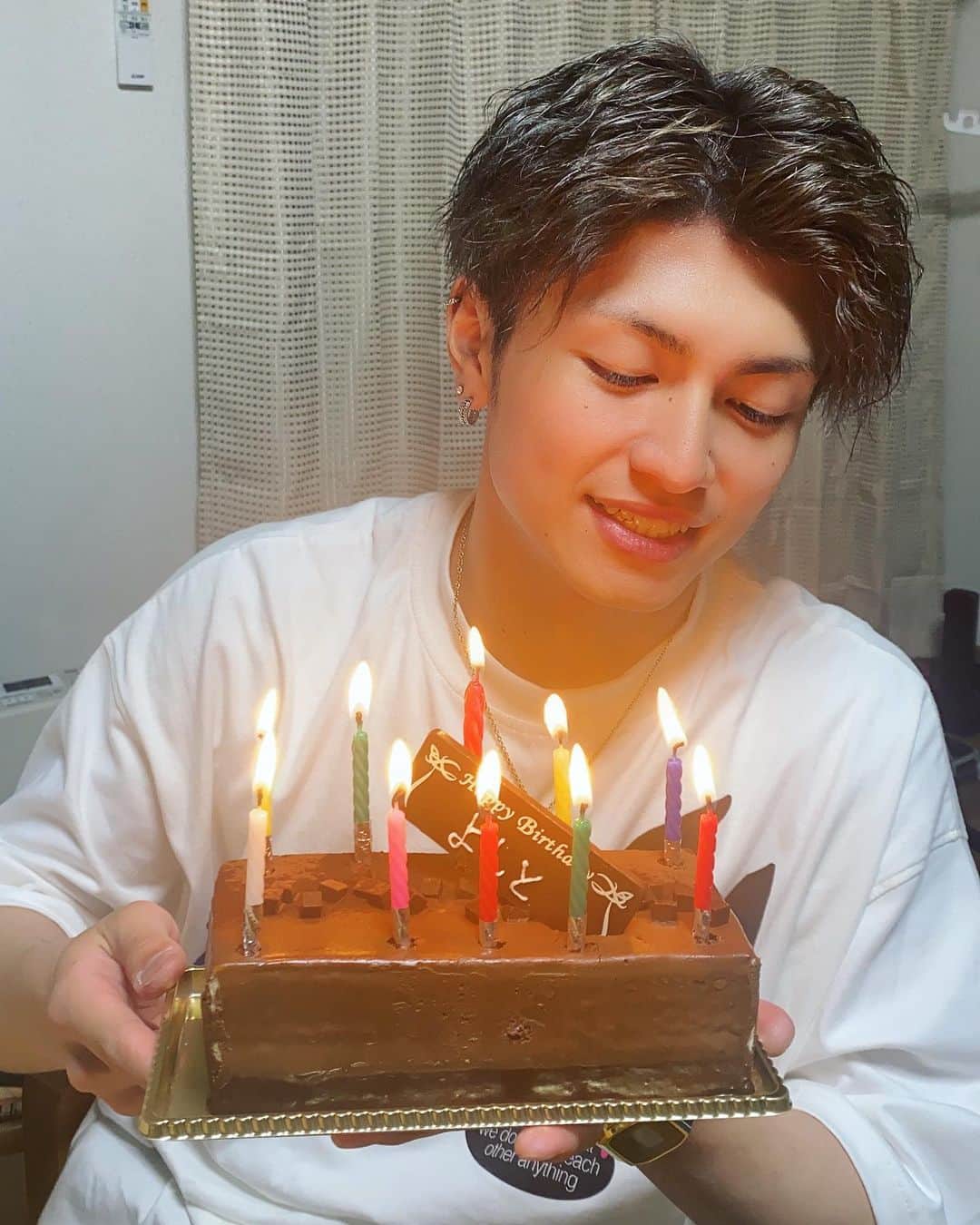 のインスタグラム：「. 19歳の誕生日を迎えました🎂✨ あっという間に歳をとって行って、焦りも感じてるけど、これから先のことを考えると楽しみでもあります！  今までたくさんの方が応援してくれて、本当に感謝しています！ これからも、全力で頑張っていきますので優しく見守って頂けると嬉しいです😊  よろしくお願いします🤲  #誕生日#19歳#はっぴーばーすでー#avex#avexartistacademy」