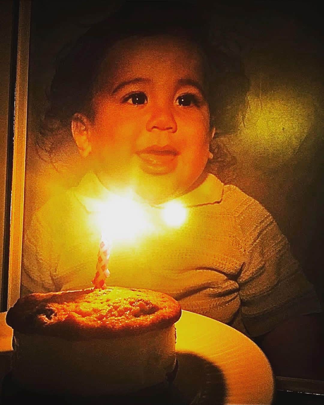テヴィタ・フィフィタのインスタグラム：「Haven’t age a day 😉! Grateful for all the blessings in my life 🙏🏽, 🍻 to another trip around the ☀️!」