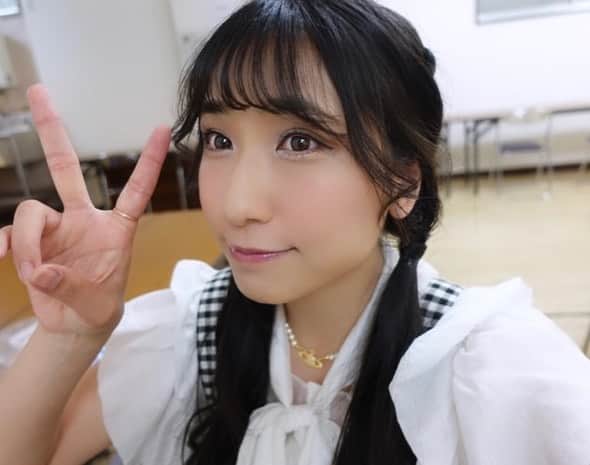 のインスタグラム：「連日のイベントでこの角度が1番盛れる角度だということが判明しましたꉂ🤣𐤔 ⁡ 修正箇所が少ないの…大事。 ﾀｲﾑﾊﾟﾌｫｰﾏﾝｽ……笑 ⁡ アプリだとSTARTから限界なので何でも良いのですが、普通のカメラだとスタッフさんへの画角指示も細かくなってきます。笑  ⁡ 📷´-SONY ⁡  *⋆꒰ঌ┈┈┈┈┈┈┈┈┈໒꒱⋆*  #写真 #photo  #filmcamera #natural  #smile  #filmphotography #film #フィルムカメラ #anime  #manga #comic #model  #voiceactor #voiceactress #配音演员 #声優 #Japan #kawaii #kawaiigirl #model  #小見川千明  #小千姬 #귀여워 #셀스타그램 #셀카 #여행  #文学 #朗読  #sony  ⁡  *⋆꒰ঌ┈┈┈┈┈┈┈┈┈໒꒱⋆*」
