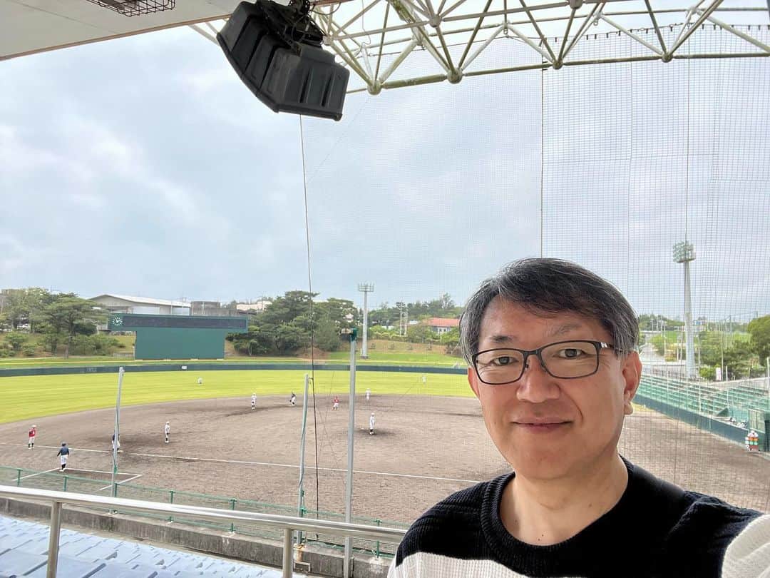 尾山憲一のインスタグラム：「ただいま！沖縄！！  大型連休前半戦は３年ぶりの宜野座村訪問！  コロナ禍もあり、部署異動もあり、なかなか行けなかった「パーラーぎのざ」へ  店主が変わらず出迎えてくれて感謝です。  今年から２軍のキャンプ地になった具志川球場も見てきましたよ〜」