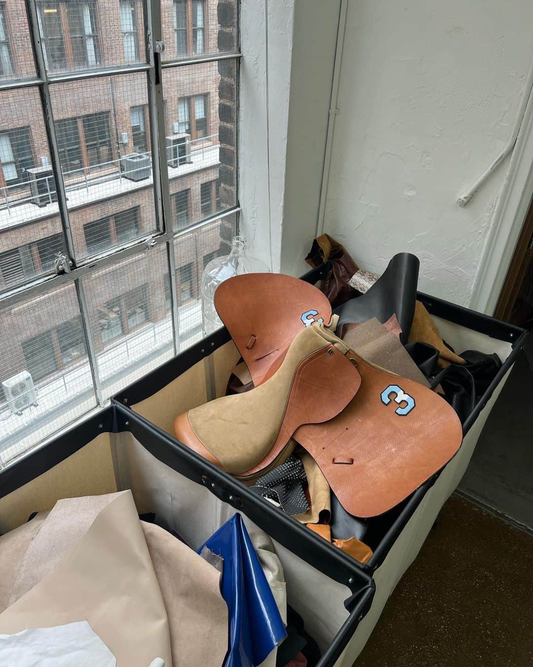 Nora O´Neilのインスタグラム：「Want that saddle ngl」