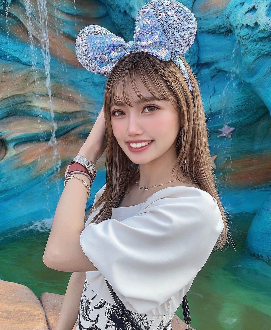 羽方るなのインスタグラム：「みんなGWたのしんだー？🥹💖  ルナは最近ディズニーはまってます🏰🐭🎀✨ けどこれ加工強すぎて原型ないもう誰かもわからん🤣  #disneysea #disney」