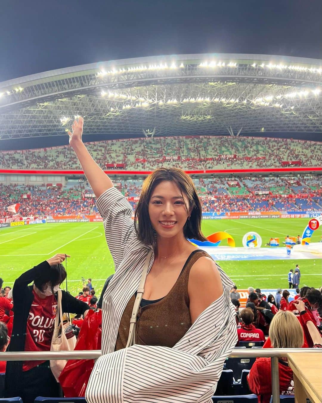 わちみなみのインスタグラム：「最高の思い出🤍  MC時代にも夢見てた ACL優勝おめでとう🥹✨  友達を巻き込んで応援☺️‼︎  #ACL #urawareds」